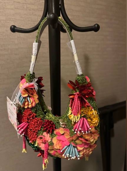 Beaded daisy handheld bag