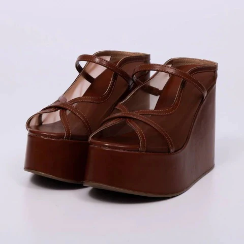 Women's strappy wedge sandals