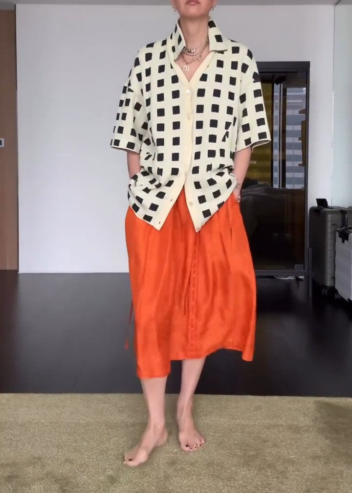 Loose-fitting plaid shirt