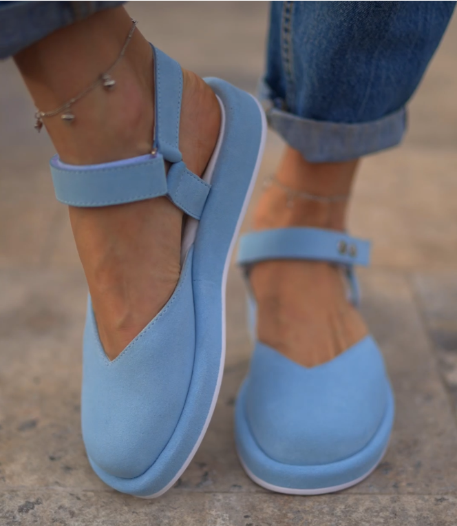 Toe-covering sandals