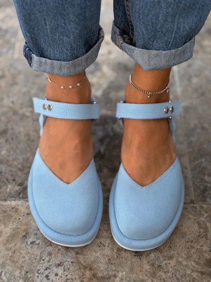 Toe-covering sandals