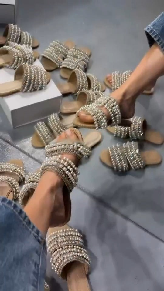 Straw Pearl Women’s Slippers