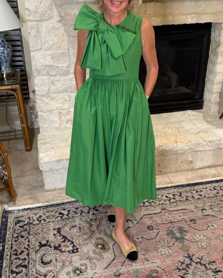 Sleeveless bow dress