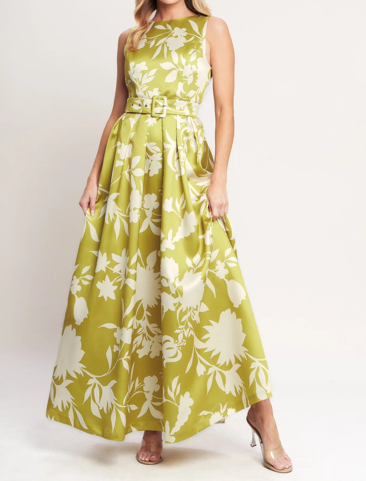 Sleeveless printed dress with belt