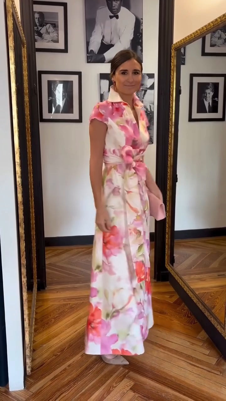 Sleeveless printed dress with a stand-up collar